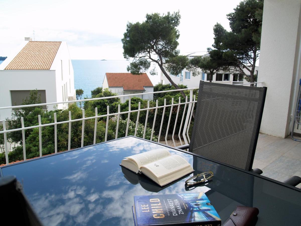 Apartment On The Beach *